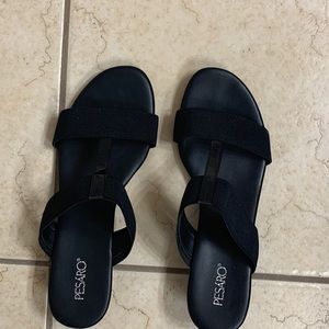 Black sandals ( small wedge )